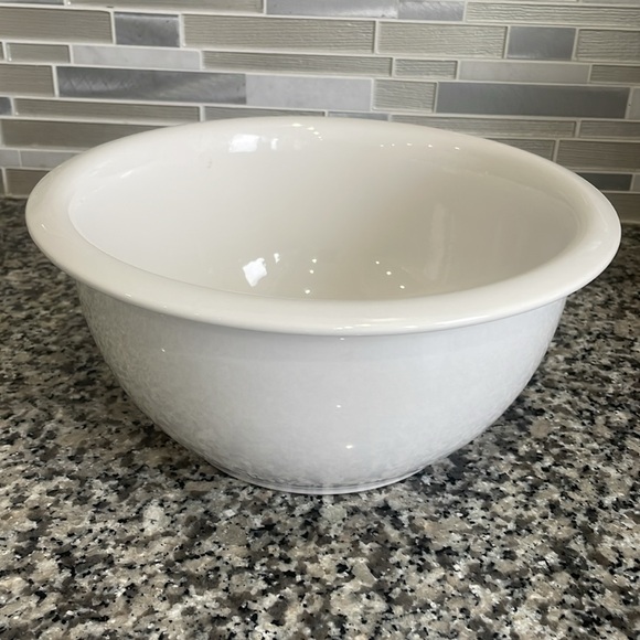 Corelle Coordinates Stoneware Large White Mixing Bowl 3 Qt. - 2.85 L - Picture 6 of 10